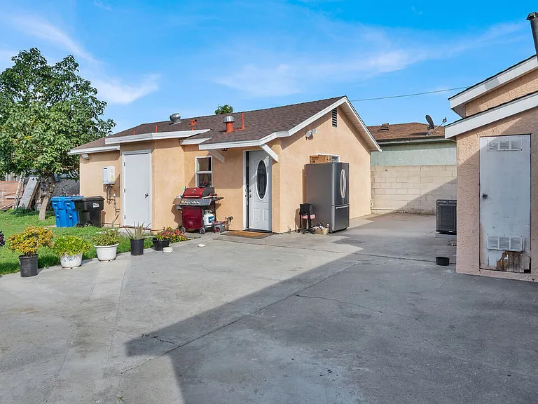 2239 W Lincoln St — Photo 25