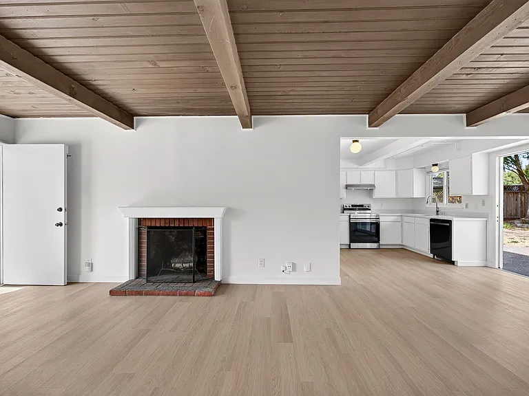 3100 Hacienda Dr — Photo 5