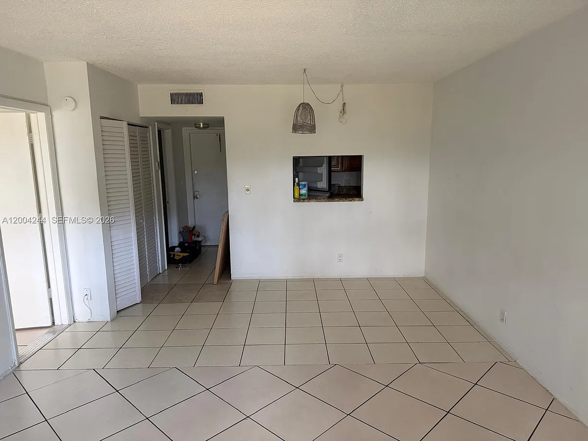 Building Photo - 280 S Cypress Rd #310