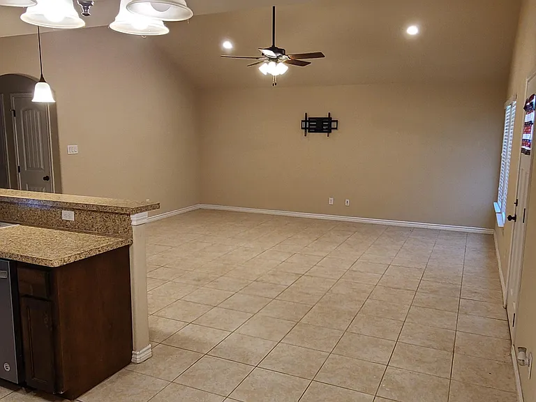1235 Green Hill Dr — Photo 2