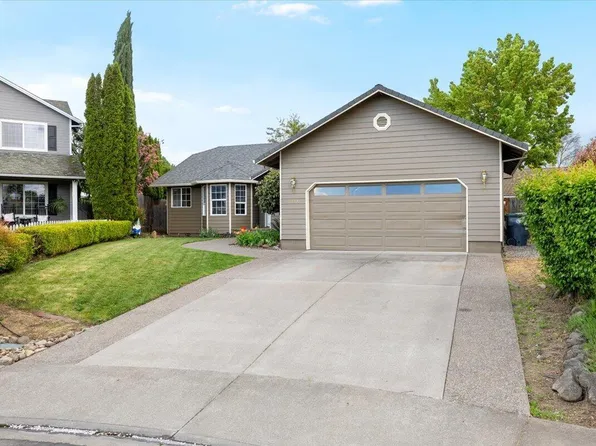 1443 Matthews Pl, Medford, OR 97504