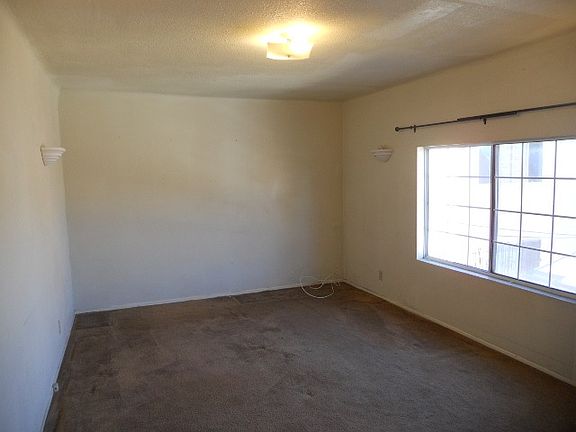 5th image of 812 1/2 W 48th St