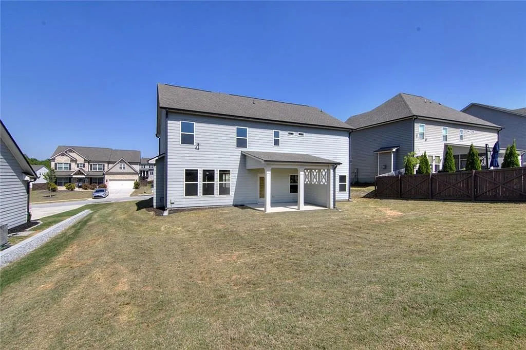 4 bed, 3.0 bath, 3204 sqft, $3,200 — Photo 3