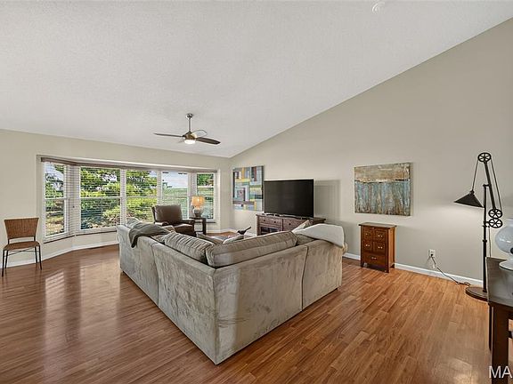 2nd image of 18 Farnsworth Ct #C
