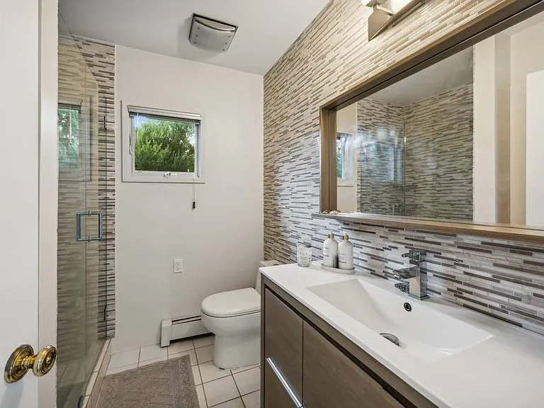 62 Middle Pond Rd — Photo 23