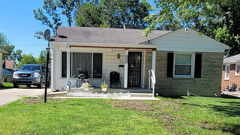 3616 N Dequincy St photo 1