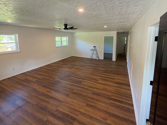 3rd image of 1505 Gordon St