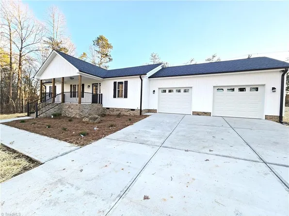 1076 Fisherman Rd, Walnut Cove, NC 27052