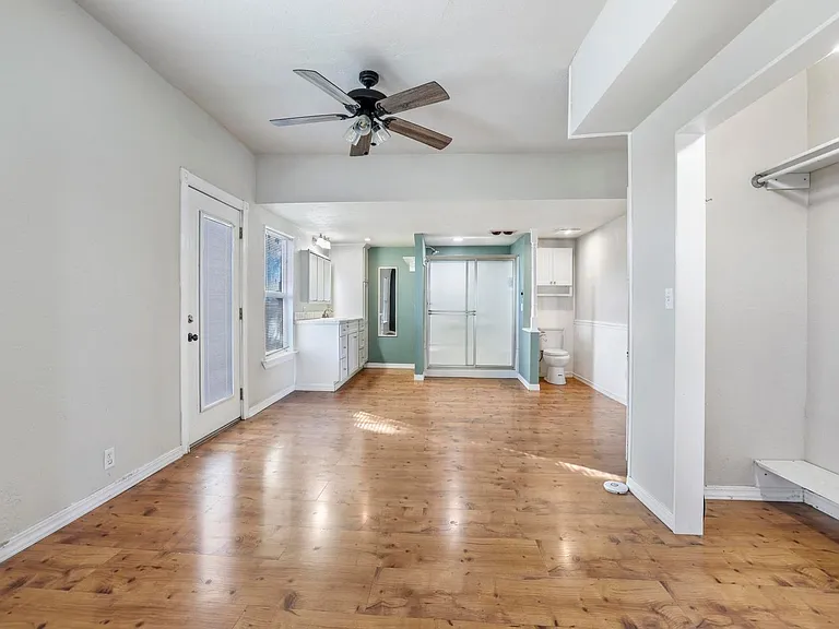 3321 Addison Ave E — Photo 8