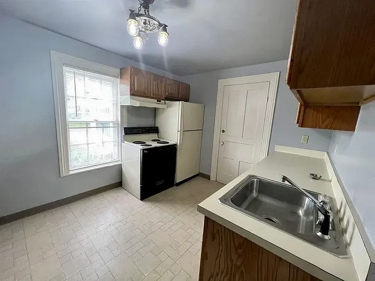 501 W Forest Ave — Photo 2