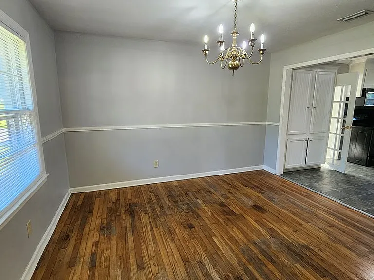 1213 McRee Dr — Photo 4