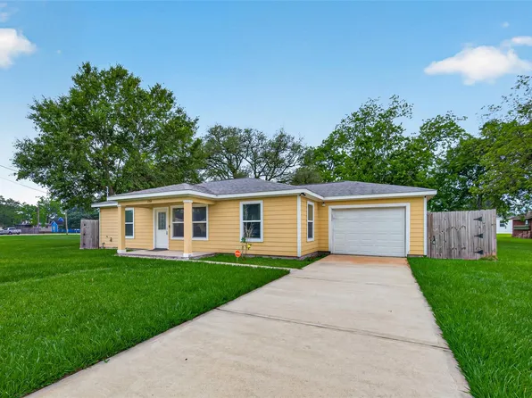 1708 Sycamore Ave #1702, Bay City, TX 77414