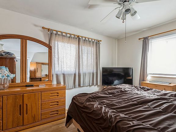 3rd image of 253 Wellington Dr