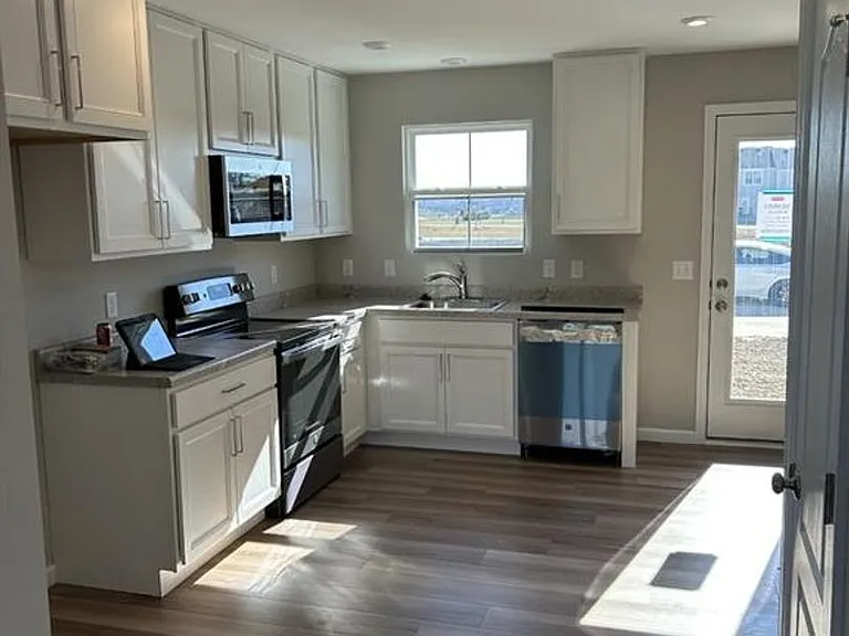 314 Newbridge Way — Photo 4