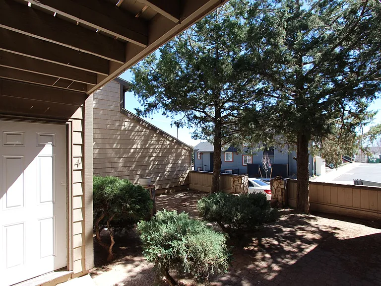 1927 E Arrowhead Ave — Photo 6