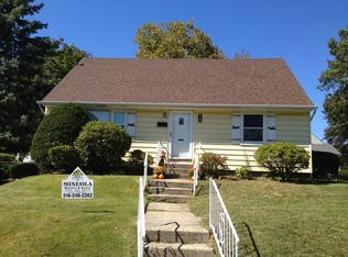 58 Oak Ridge Ln, Albertson, NY 11507