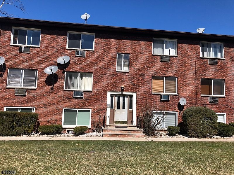 1st image of 372 Valley St #C3E
