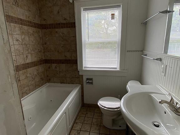 5th image of 387 Windermere Blvd