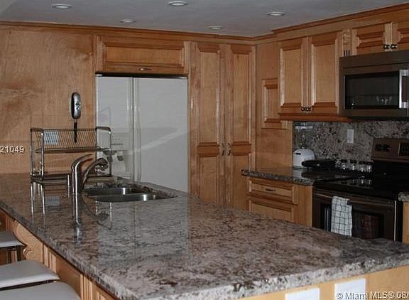 4th image of 1717 N Bayshore Dr APT 1856