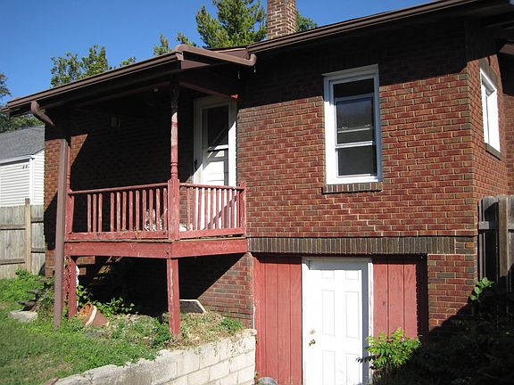 3rd image of 315 Maurice St