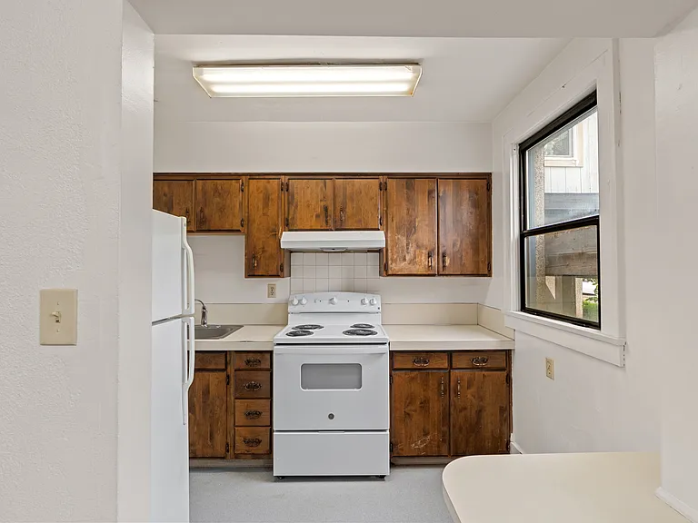 112 E 1st St #105 — Photo 6
