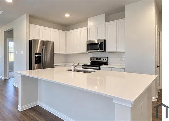 5 bed, 2435 sqft, $4,000 — Photo 1