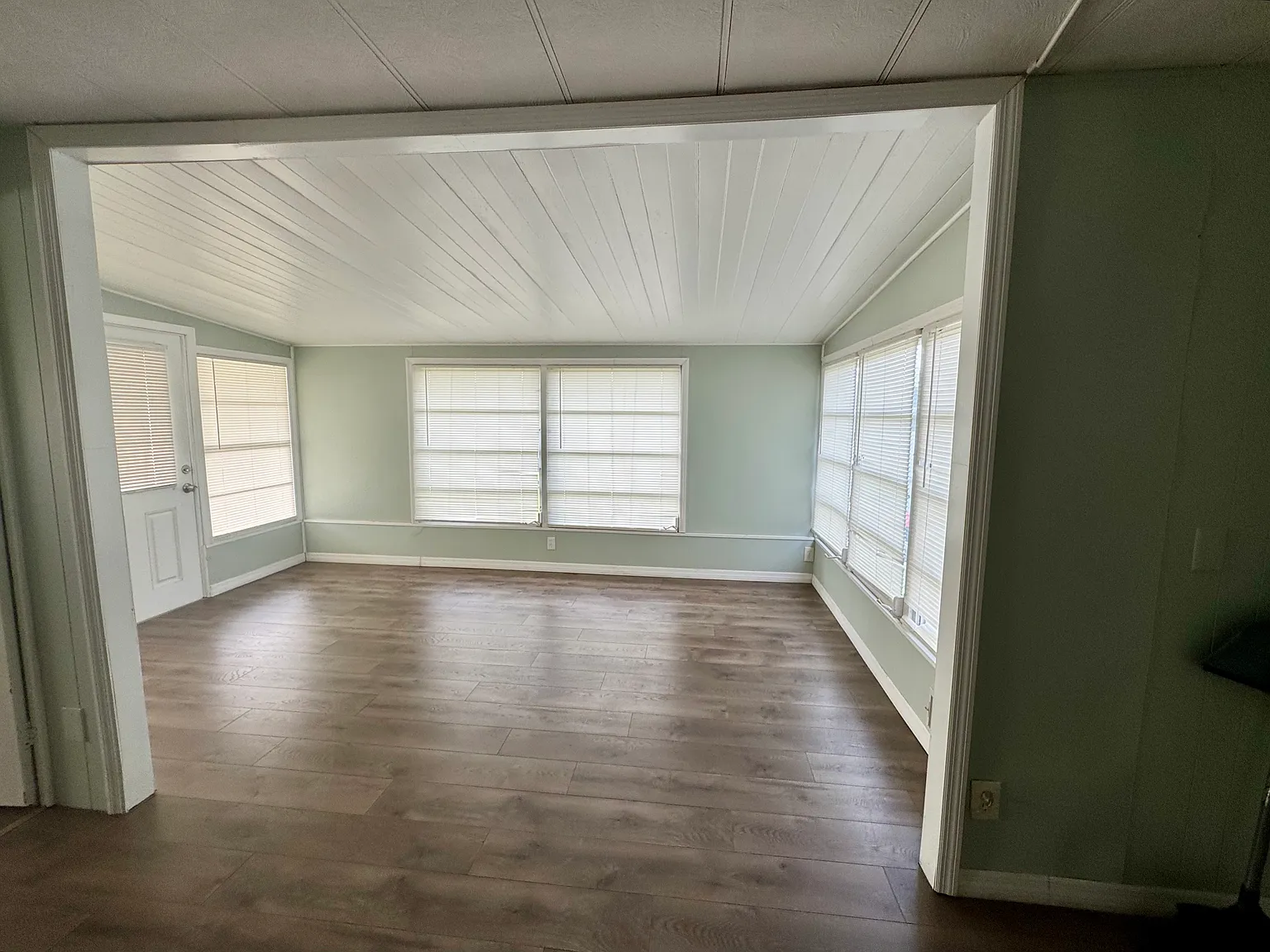 2 bed, 872 sqft, $1,400 — Photo 3