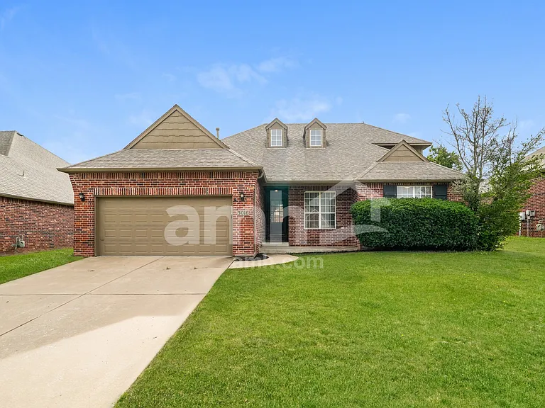3016 N Ironwood Ave — Photo 1