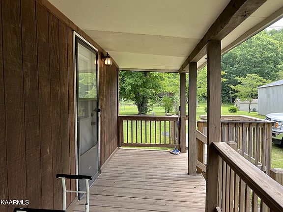 3rd image of 111 Reed Ln