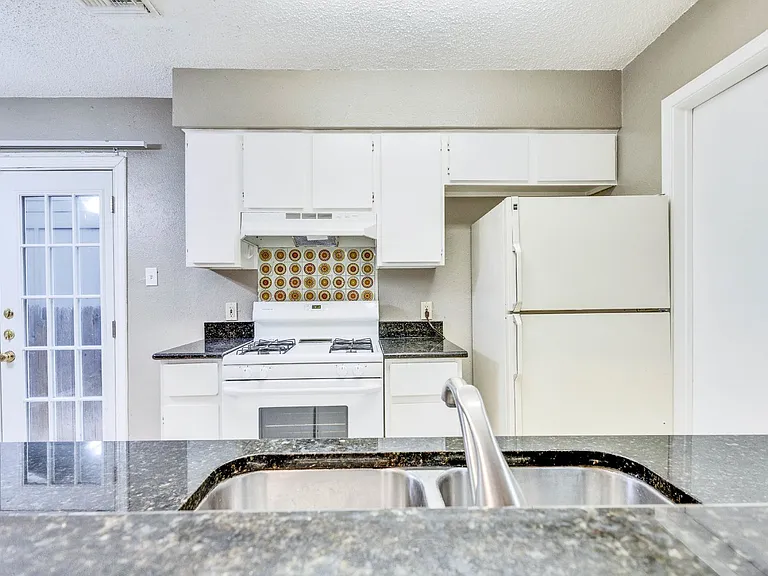 10801 Lanshire Dr #A — Photo 6