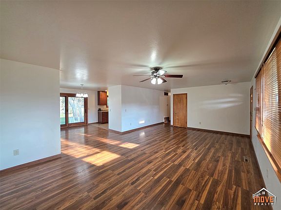 5th image of 302 S Derby St