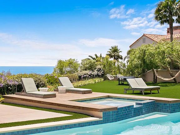 This luxurious escape has everything you need to fulfill your getaway.