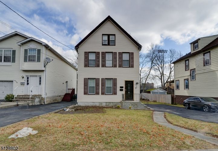 1st image of 472 Stuyvesant Ave