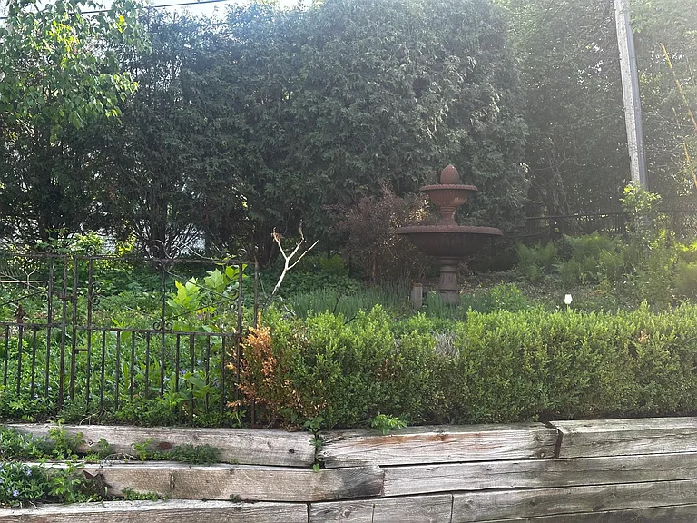 215 W Minnehaha Pkwy #2 — Photo 2