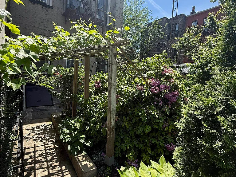 289 Stanhope St #1B — Photo 7