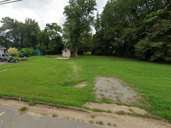 1211 Moss St, Dyersburg, TN 38024