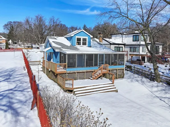 27753 W Lake Shore Dr, Spring Grove, IL 60081