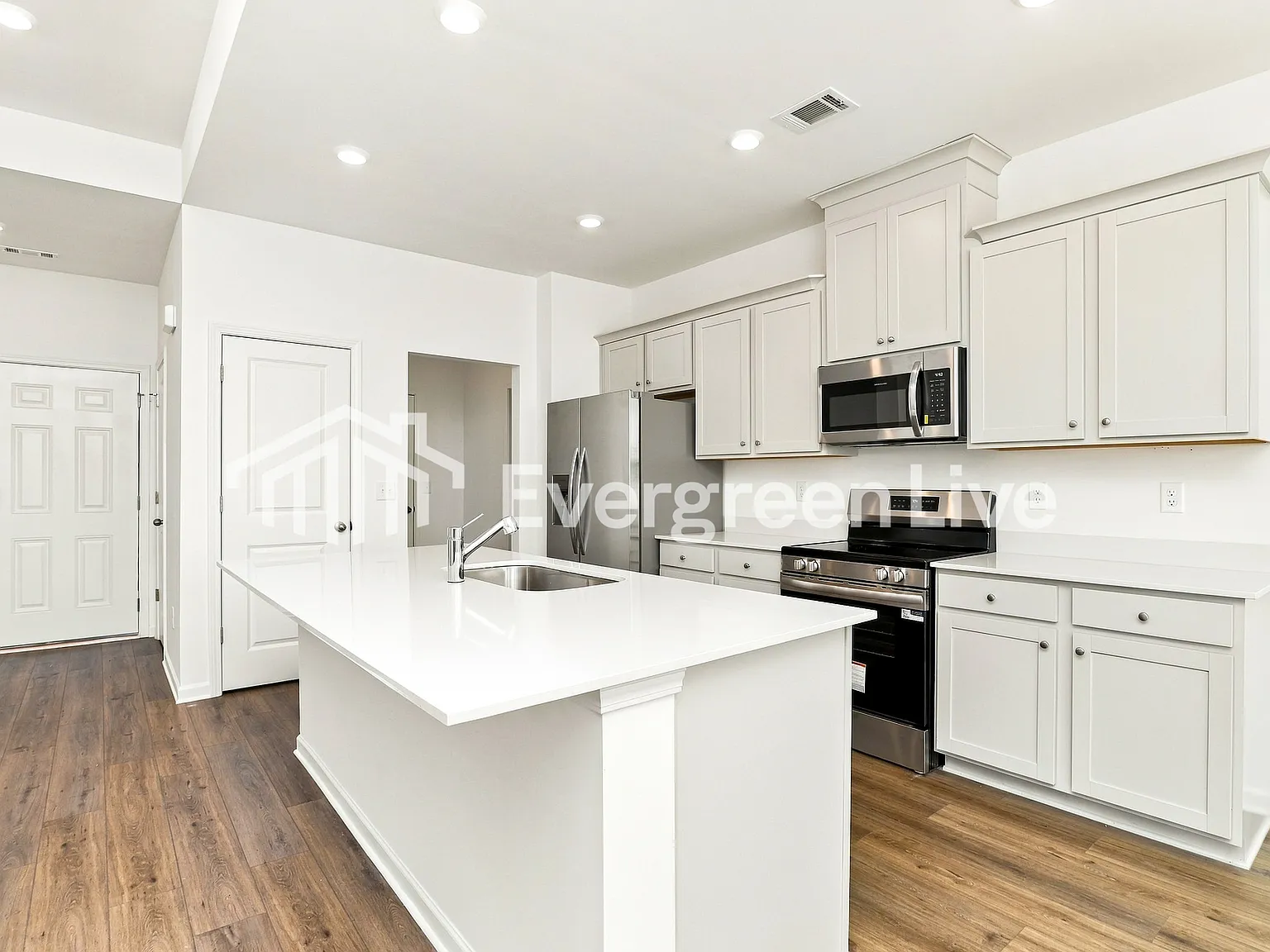 3 bed, 2.0 bath, 1621 sqft, $1,990 — Photo 3