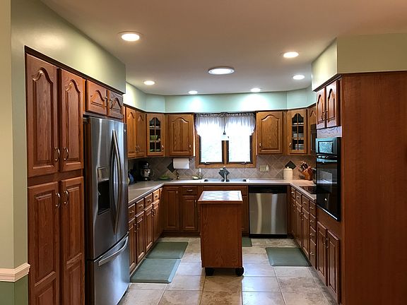 4th image of 836 Spring Valley Rd