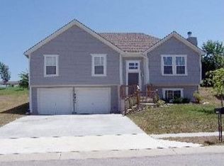 14911 Pine View Dr, Grandview, MO 64030