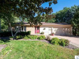 2 Capri Dr, Mankato, MN 56001