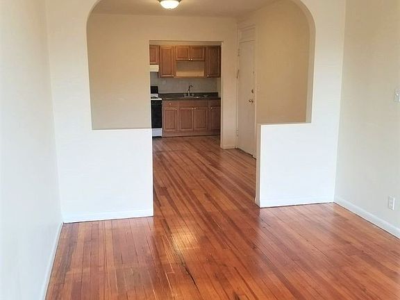 4th image of 30-24 49th St #3SS