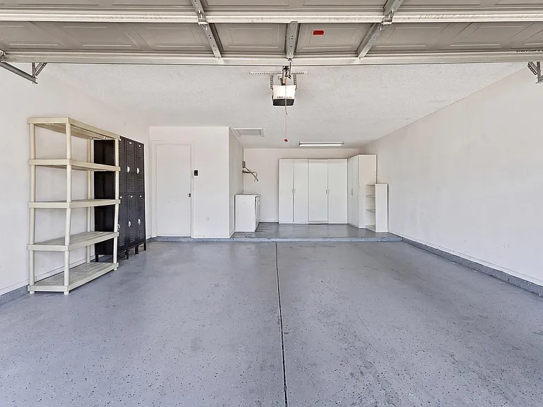 932 W Julie Dr — Photo 32