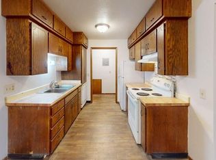 1027 N 12th St APT 13, Bismarck, ND 58501