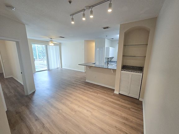 4th image of 2651 Maitland Crossing Way #205