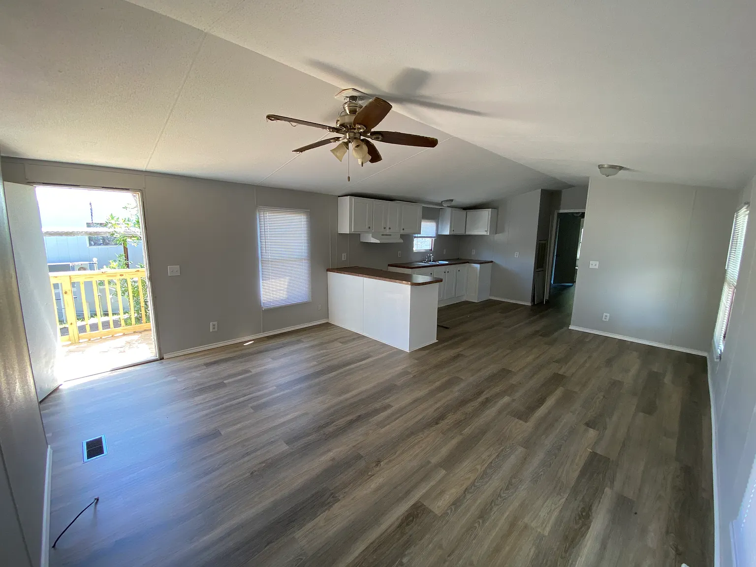 2 bed, 900 sqft, $895 — Photo 1