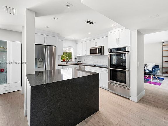 5th image of 4030 Alhambra Cir