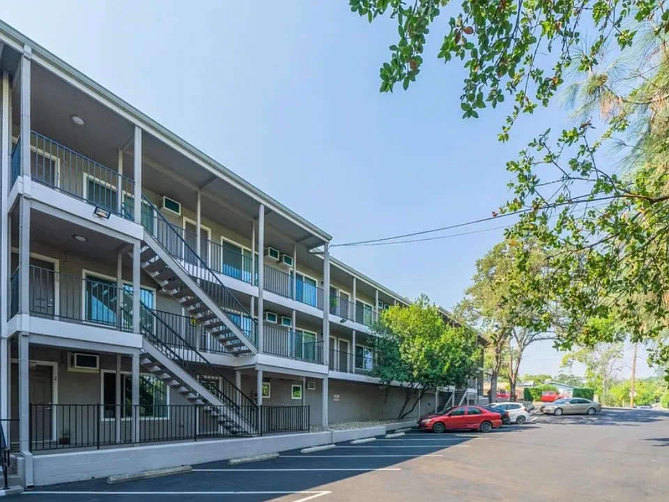 1425 Magnolia Ave