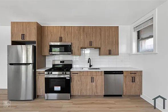 6312 N Artesian Ave #3E — Photo 2
