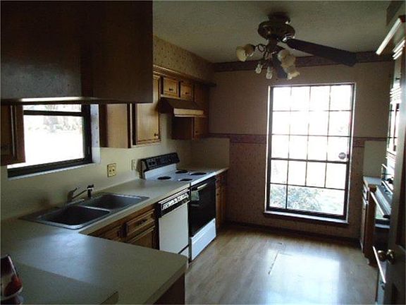 4th image of 9931 Pine Pass Dr